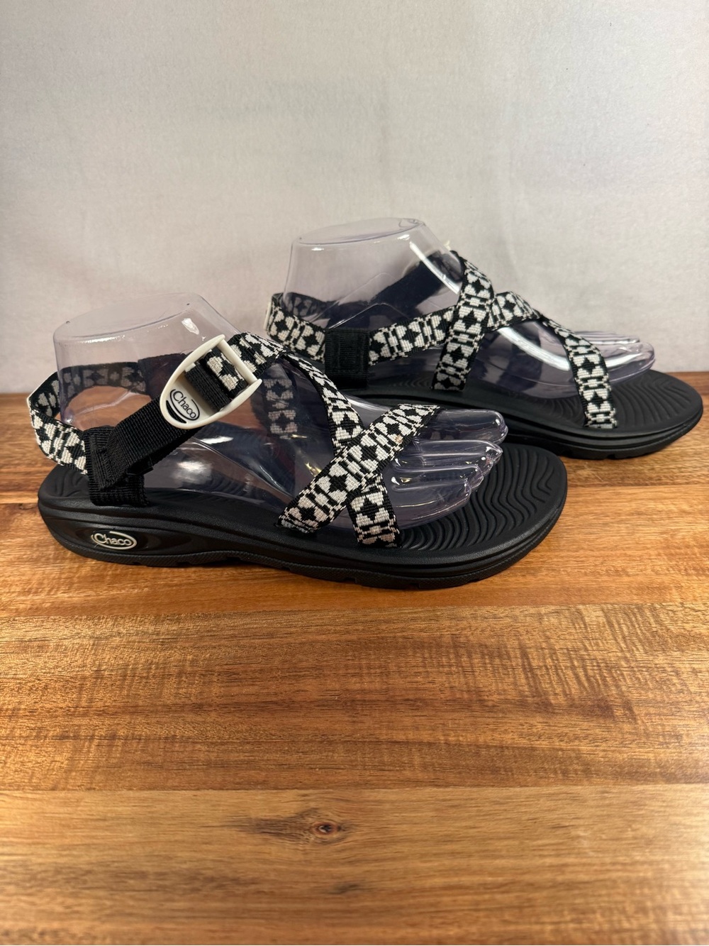 Chaco Z/2 Cloud Black and White Sandals Size 9 NWOT - Picture 2 of 12